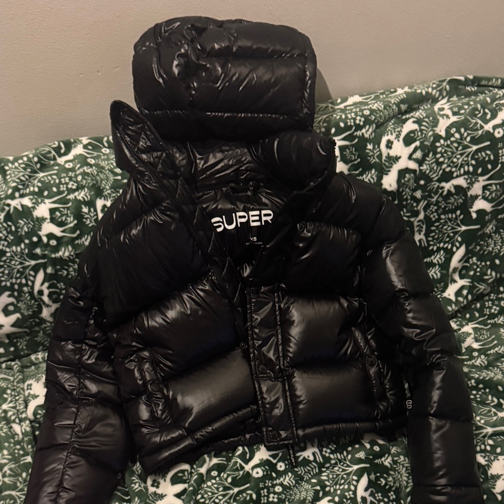 Aritzia Super Puff Shorty Black Hi-Gloss  XS